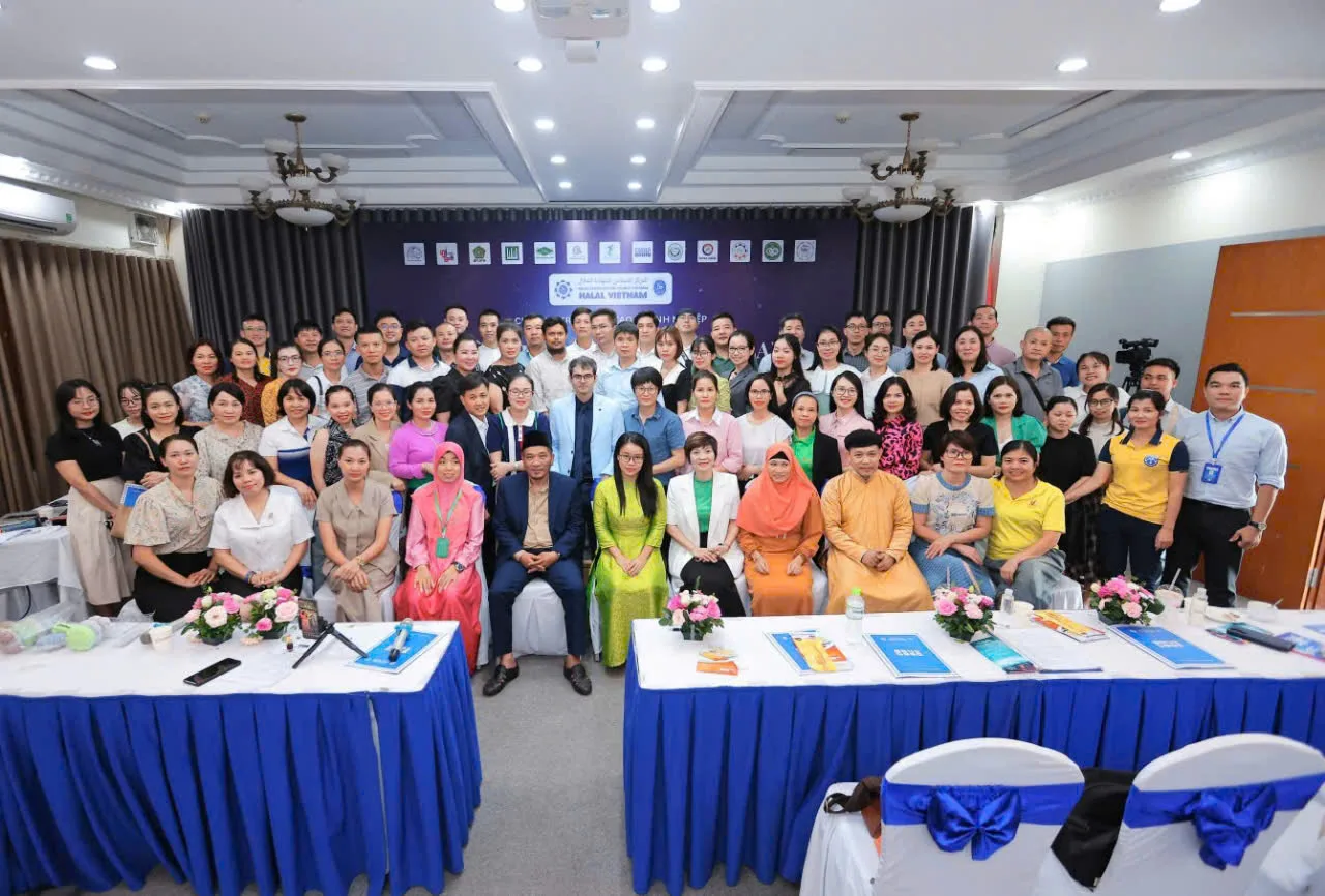 Lớp đào tạo kiến thức Halal cho doanh nghiệp Việt Nam — ảnh nhóm học viên