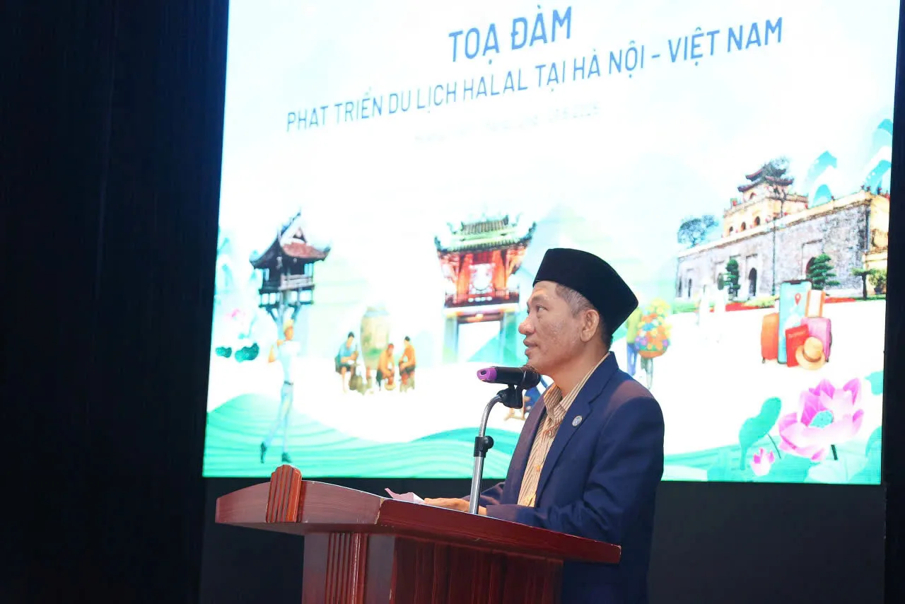 Diễn giả phát biểu tại toạ đàm phát triển du lịch Halal tại Hà Nội